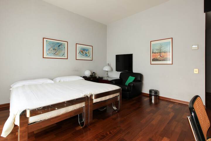 Room 21 of 106