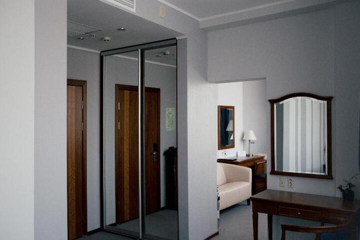 Room 4 of 10