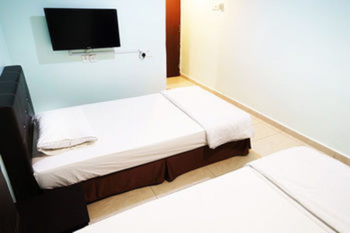 Room 9 of 10