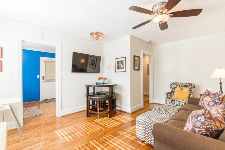 Photo of Randall St. 204