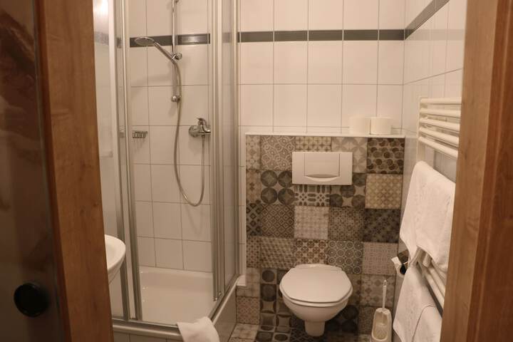 Room 27 of 108