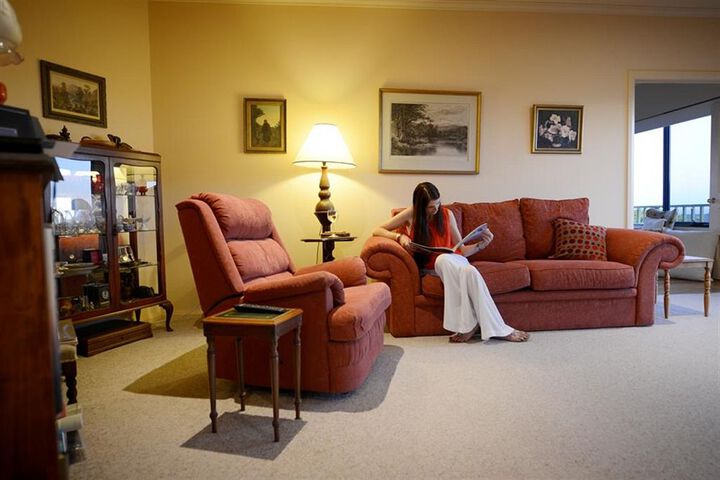 Room 6 of 12