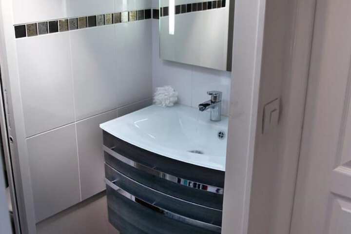 Room 13 of 22