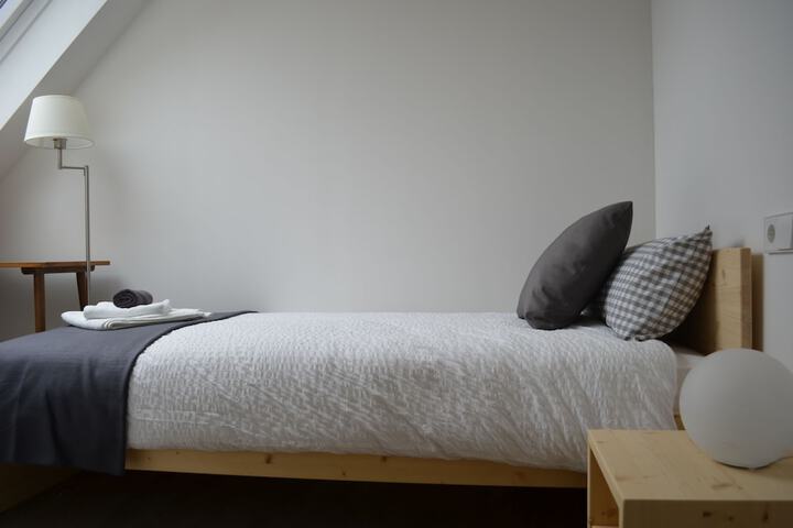 Room 5 of 25