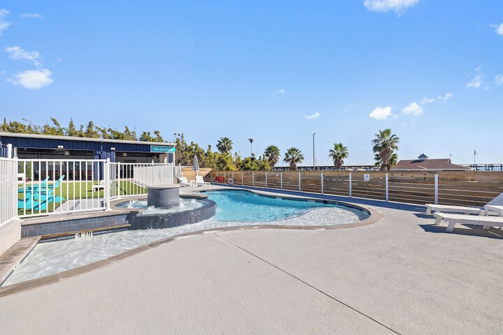 Pool 41 of 68