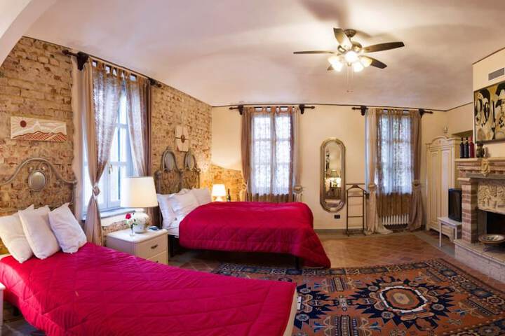Room 9 of 30