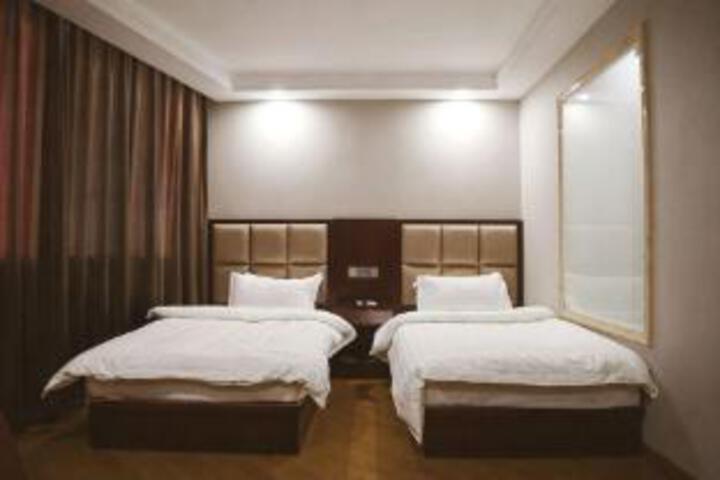 Room 8 of 8
