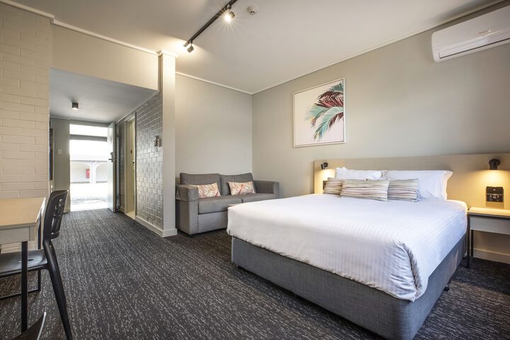 Room 15 of 48