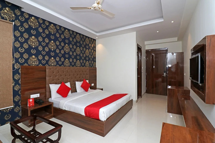 Room 6 of 17