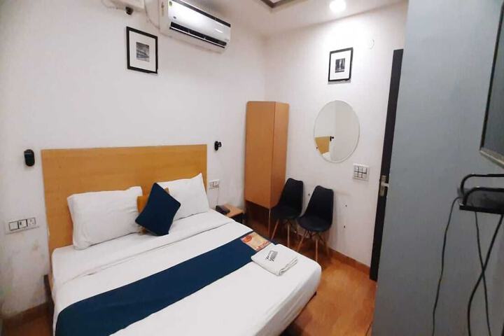 Room 8 of 14