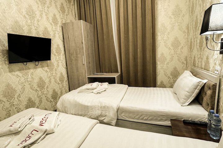 Room 21 of 32