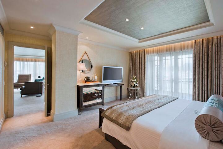 Room 4 of 97