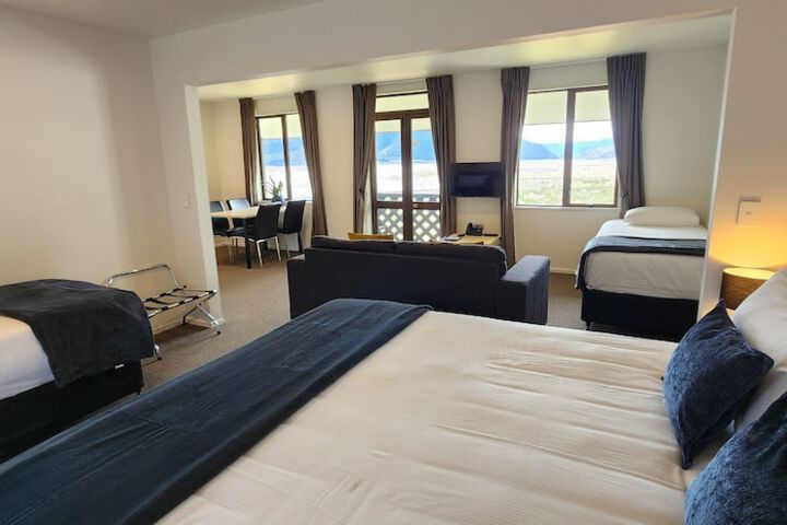 Room 6 of 42