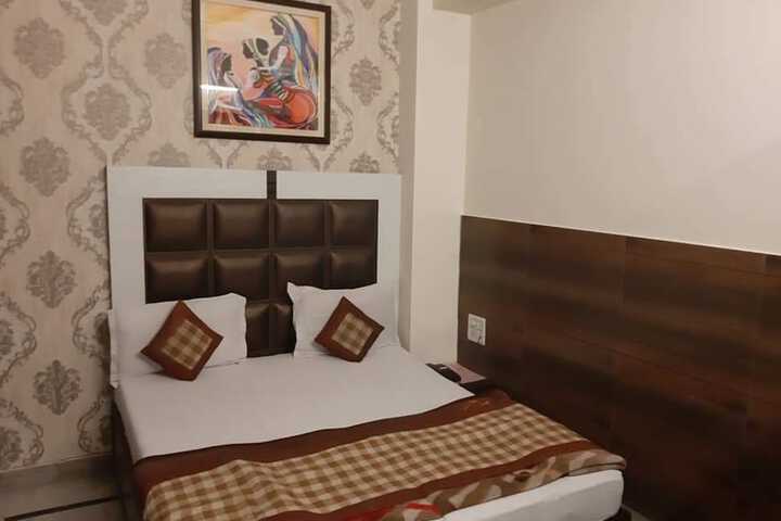 Room 8 of 14