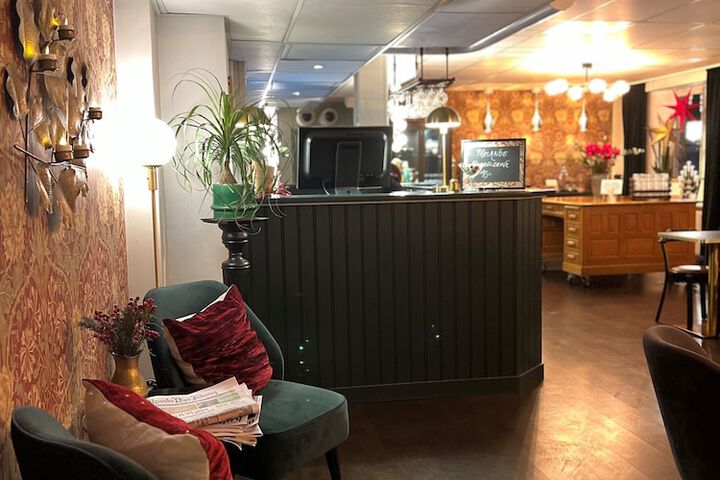 Lounge 49 of 71