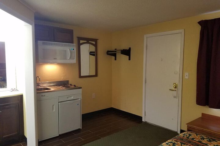 Room 17 of 27