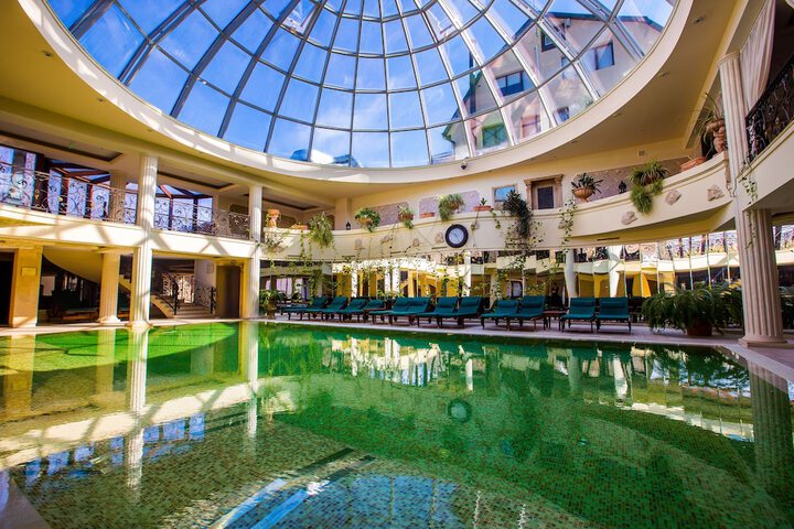 Hotel Pool