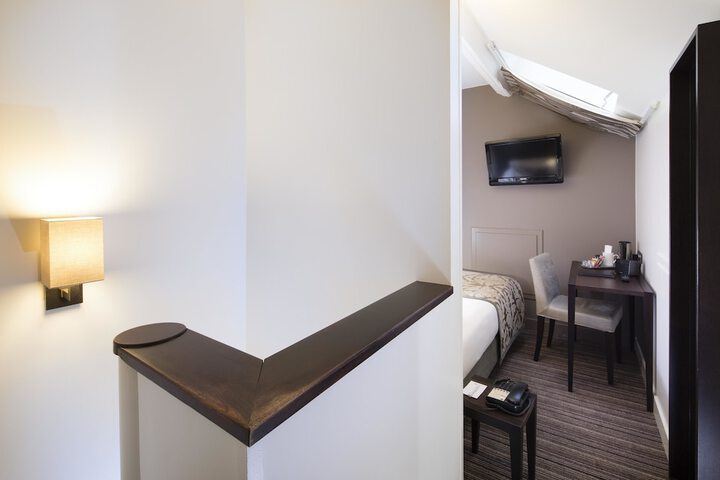 Room 15 of 30