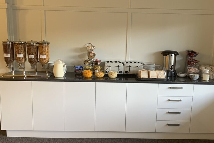 Breakfast/Coffee Service 32 of 45