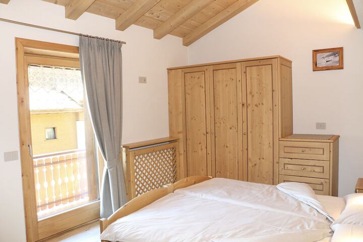 Room 9 of 28