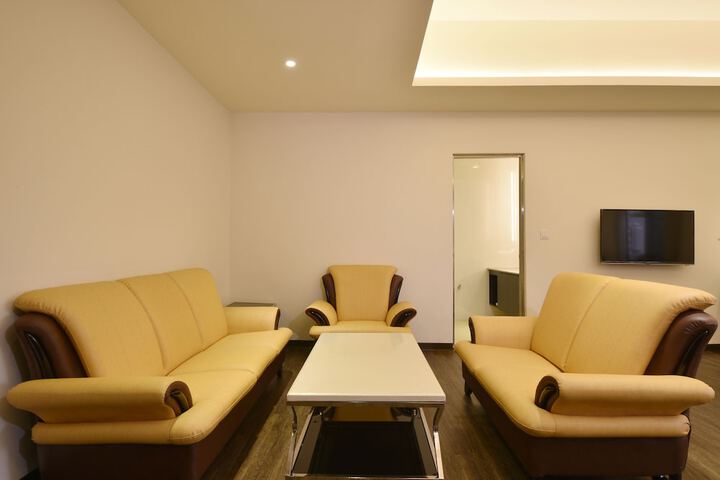 Room 11 of 35