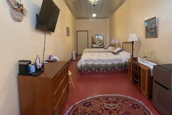 Room 4 of 28