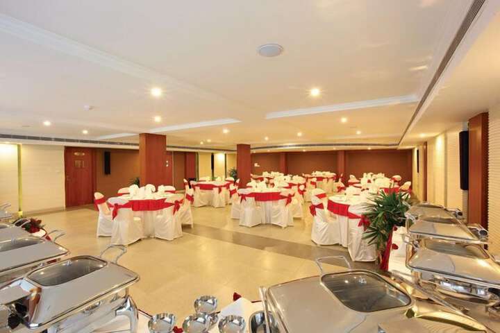 Ballroom/Hall 8 of 10