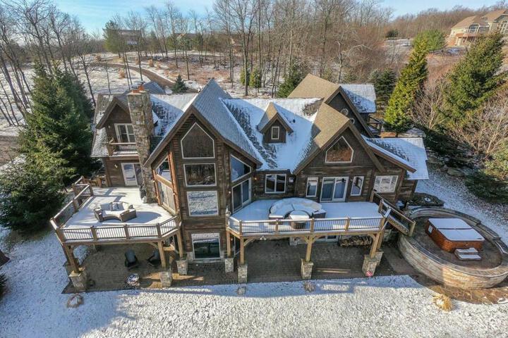 Highlands Hideaway in McHenry, MD