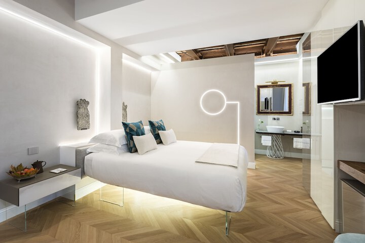 Room 12 of 90