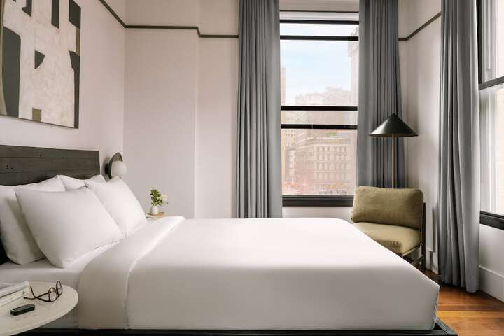 1 Queen Bed (5 of 19)