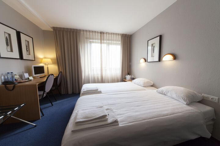 Room 14 of 33
