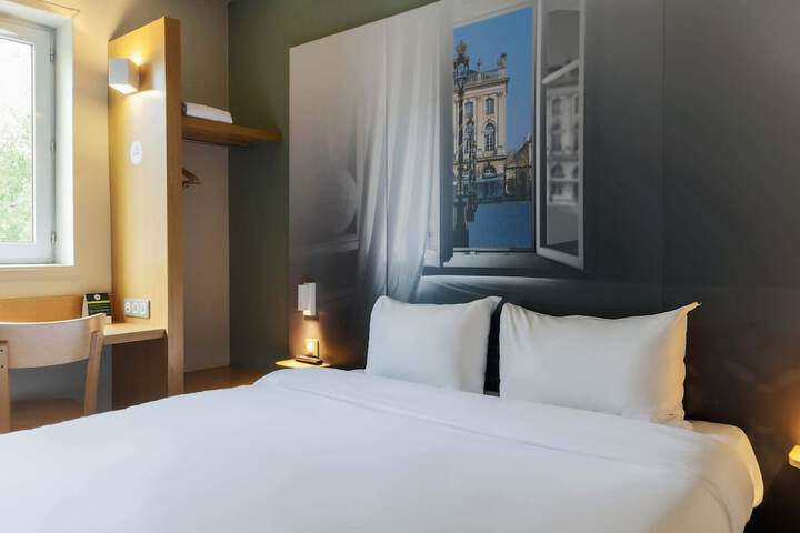 Room 8 of 23