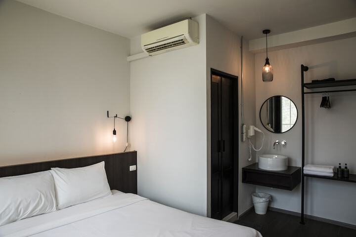 Room 15 of 142