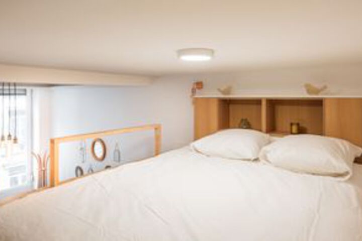 Room 7 of 18