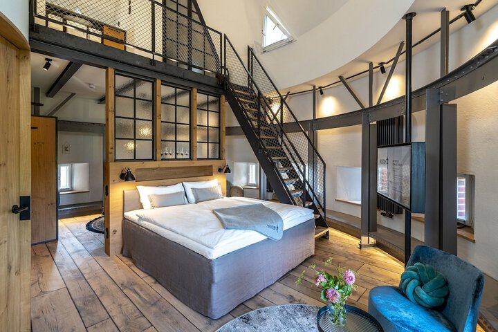 Room 16 of 105