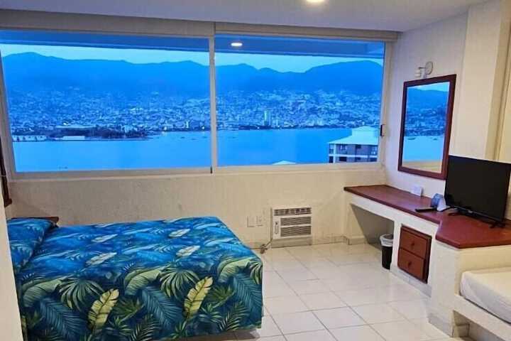 Room 13 of 70