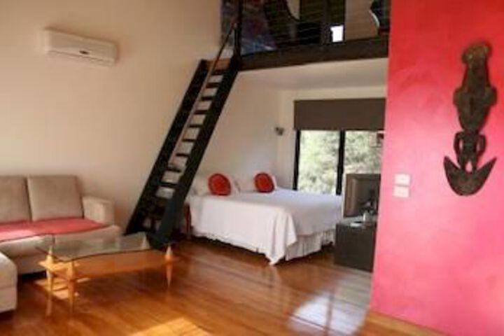 Room 5 of 8