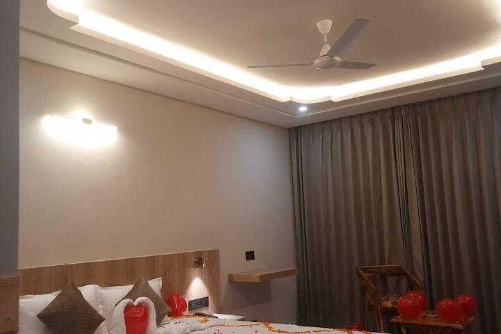 Room 7 of 18
