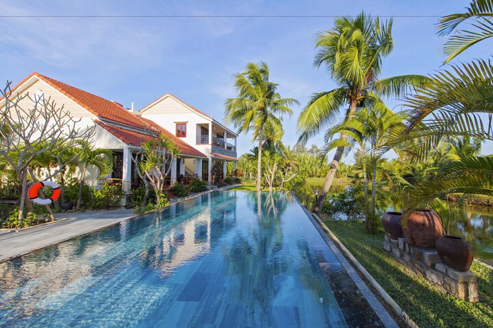 Pool 15 of 23