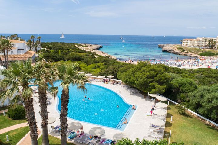 Hotel with Pool