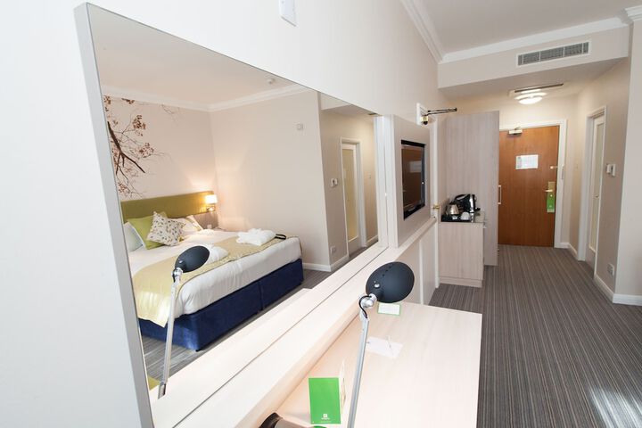 Room 8 of 93