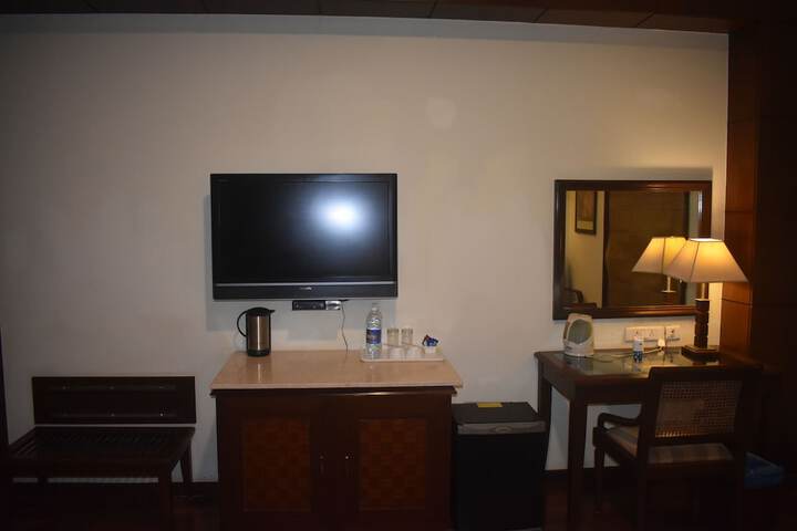 Room 15 of 33