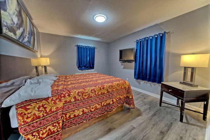 1 King Bed (21 of 24)