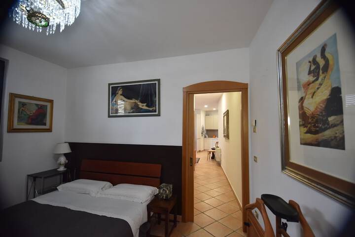 Room 4 of 18