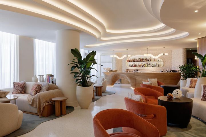 Lounge 194 of 235