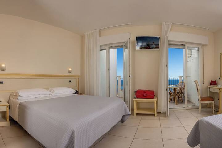 Room 32 of 48