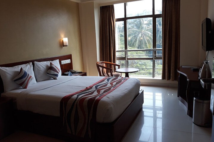 Room 13 of 32