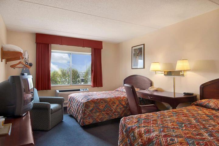 1 King Bed (2 of 8)