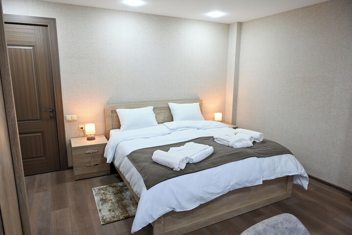 Room 4 of 27