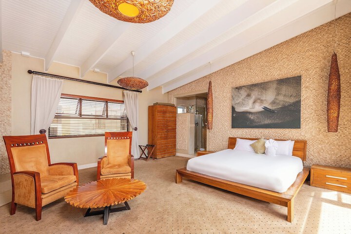 Room 10 of 33